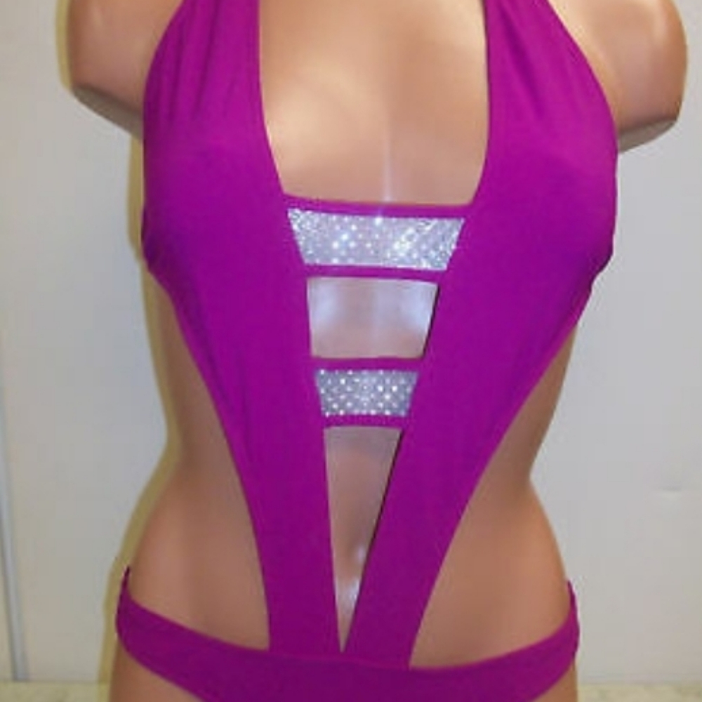 1/4

Sauvage Fuschia Swarovski Crystal Monokini Me